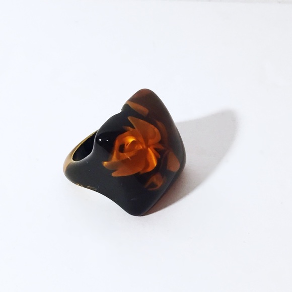 Reverse carved floral Bakelite ring - Picture 3 of 7